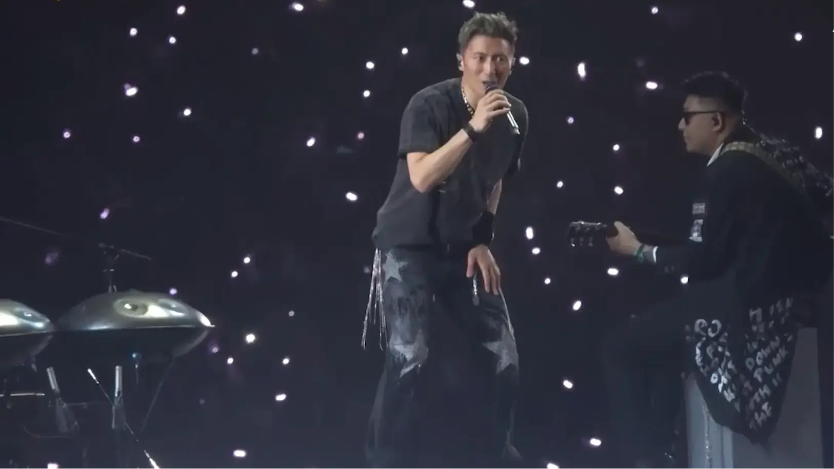 Concert của Tạ Đình Phong gây sốt dù chưa mở bán vé